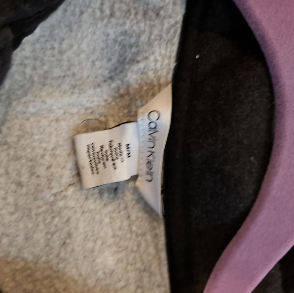 Calvin Klein Pull Over Sweater - Picture 2 of 4